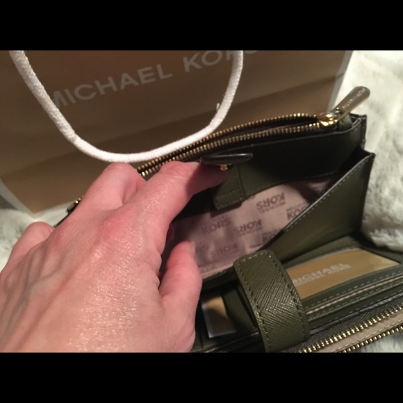 Michael Kors Jet Set Double Zip Wristlet - Picture 5 of 8